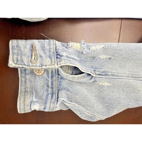 Bridge By Gly For Buckle Distressed Washed Denim Light Blue Jean Jacket Sz LARGE - Picture 10 of 16